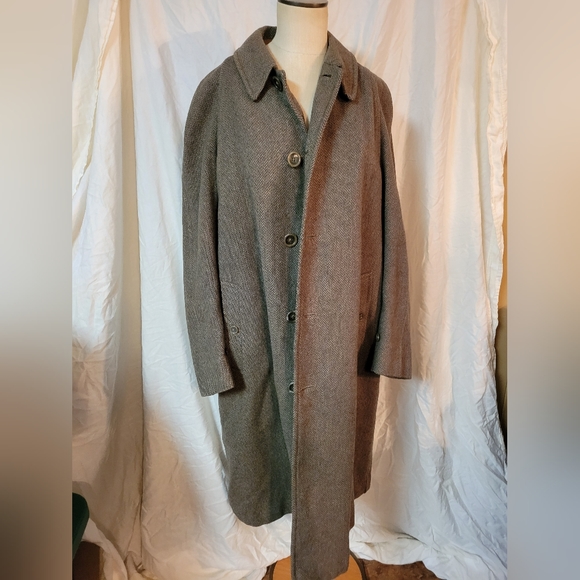 BURBERRY VINTAGE COAT.